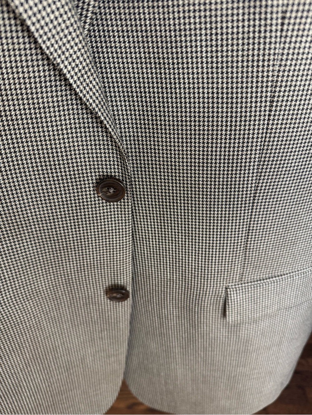 Men's Light Gray Micro-Pattern Two-Button Blazer - Picture 3 of 4